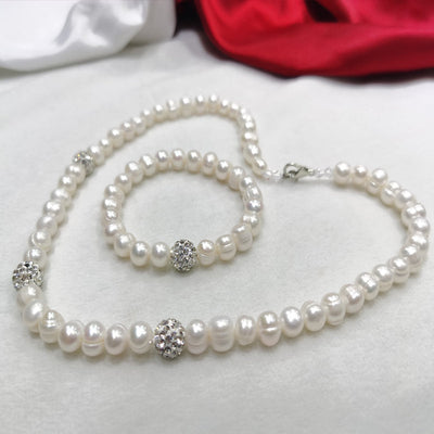 Pearl Necklace & Bracelet Set.