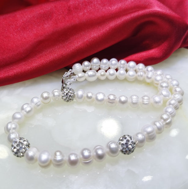 Pearl Necklace & Bracelet Set.