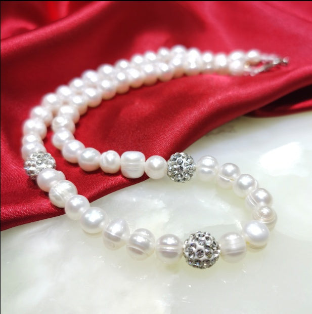 Pearl Necklace & Bracelet Set.