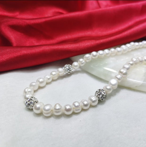 Pearl Necklace & Bracelet Set.