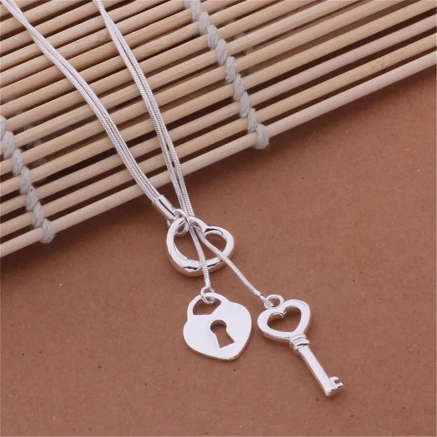 Women's Exquisite Necklace – Key, Padlock, & Heart Pendant Chain.