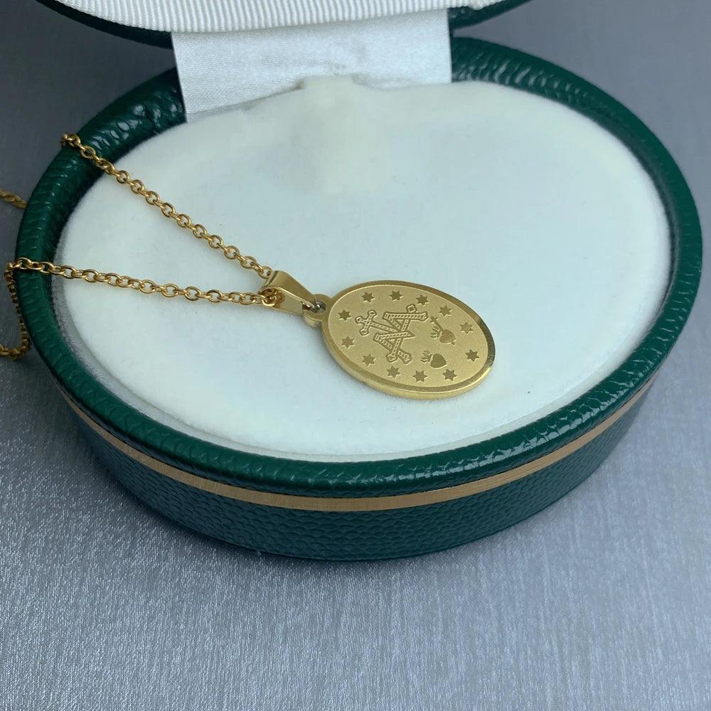 Gold Pendant Necklace For Women.