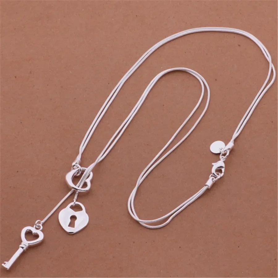 Women's Exquisite Necklace – Key, Padlock, & Heart Pendant Chain.