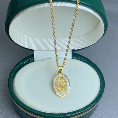 Gold Pendant Necklace For Women.