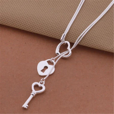 Women's Exquisite Necklace – Key, Padlock, & Heart Pendant Chain.