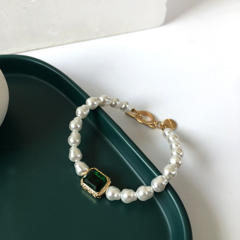 Fashion Bracelet With Pearls And Diamonds.